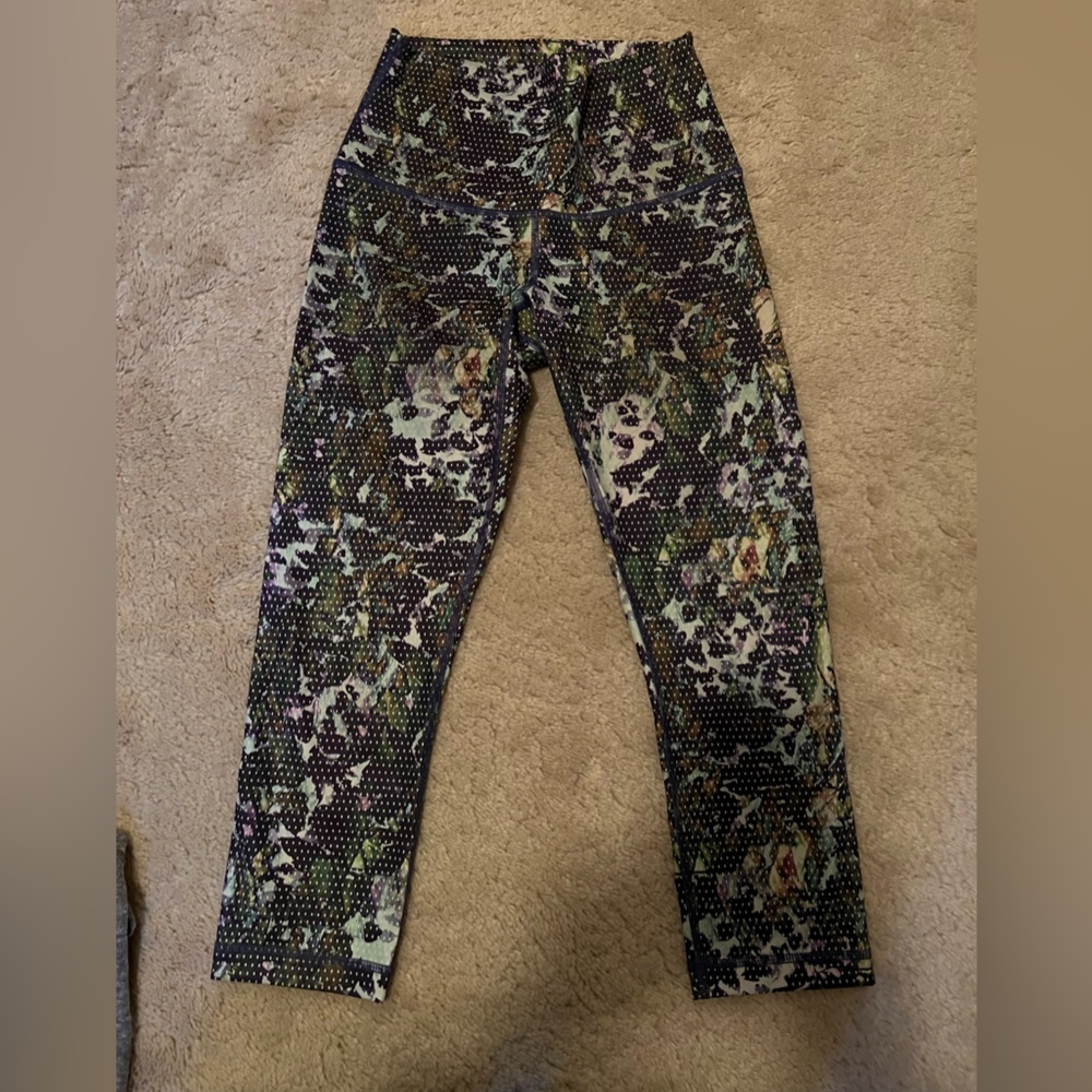 Lululemon Wunder Under crop leggings size 4